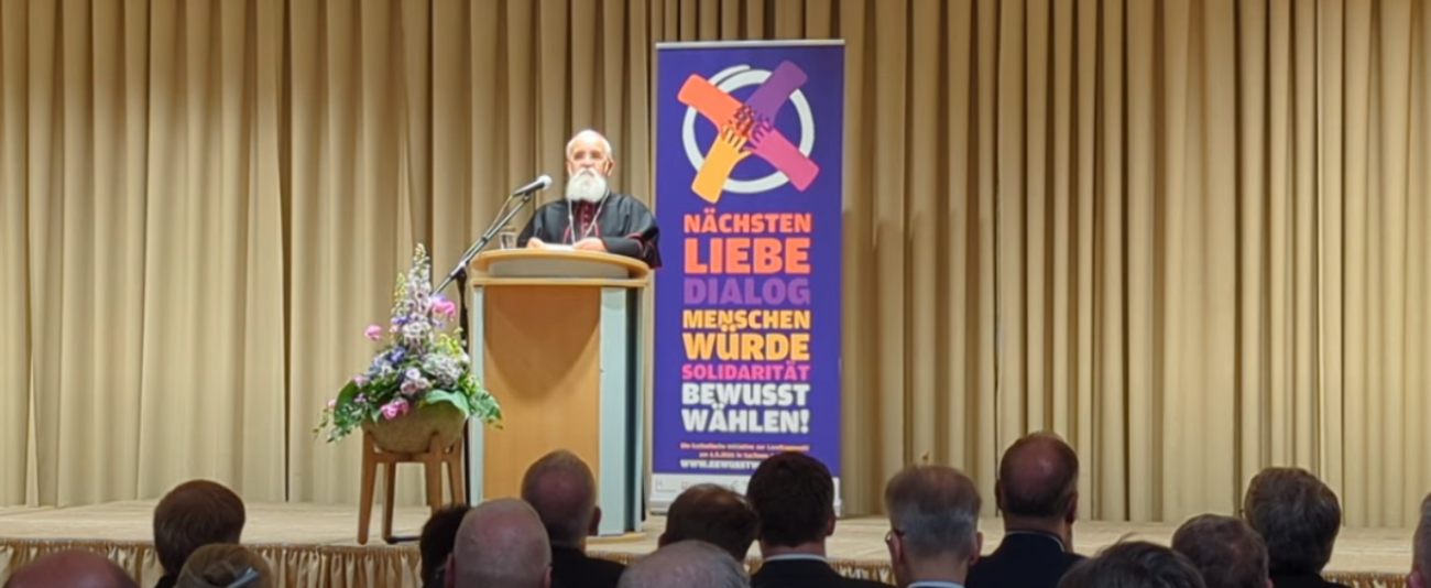 Bischof Feige bei einer Rede
