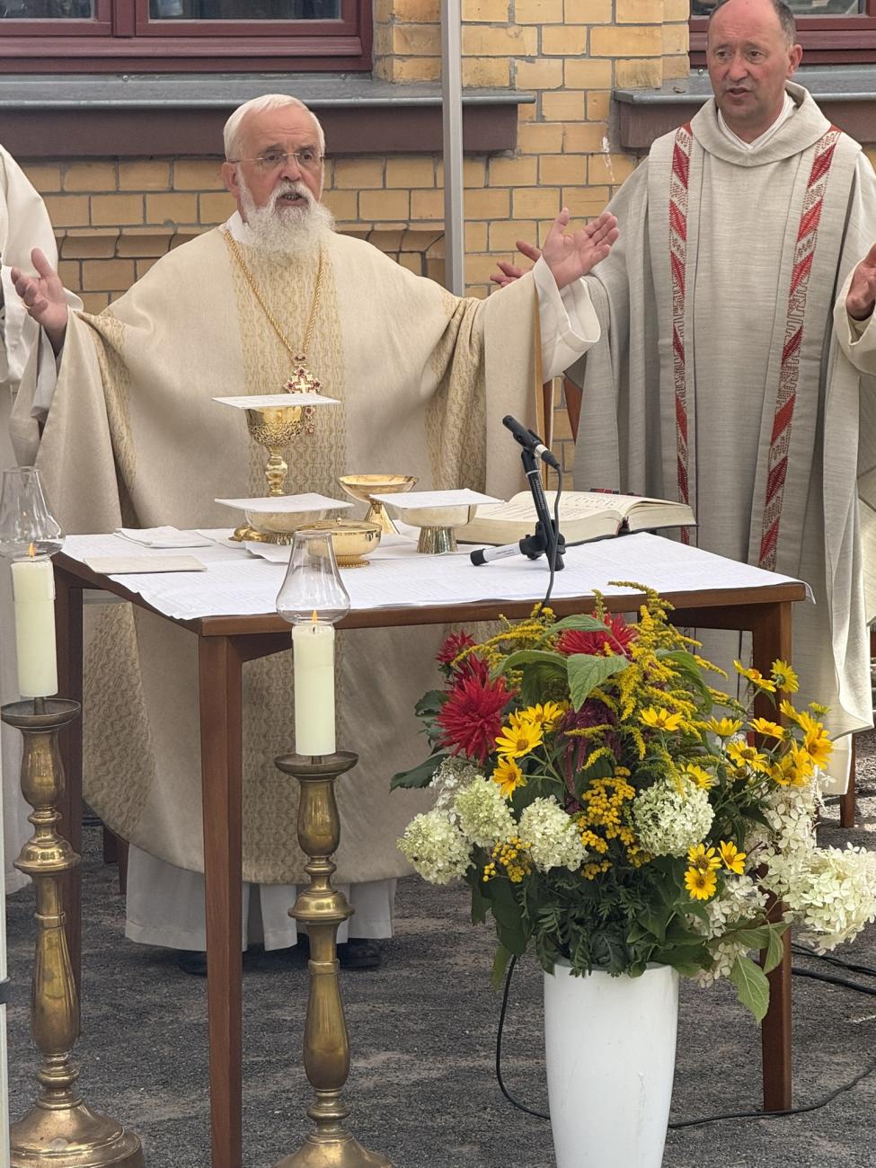 Bischof Feige bei Gottesdienst