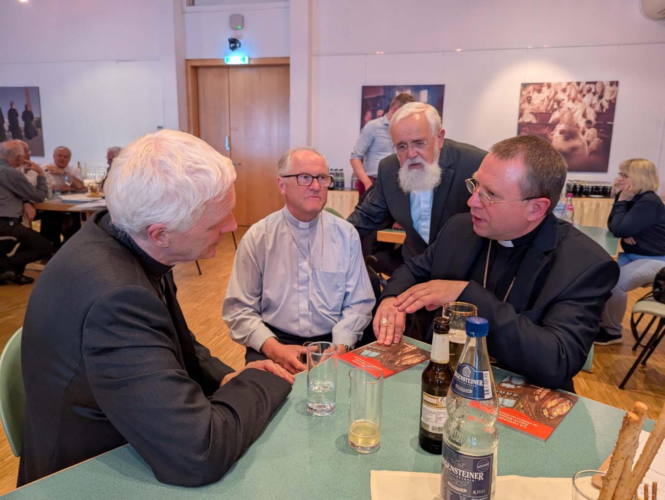 Menschen im Gespräch