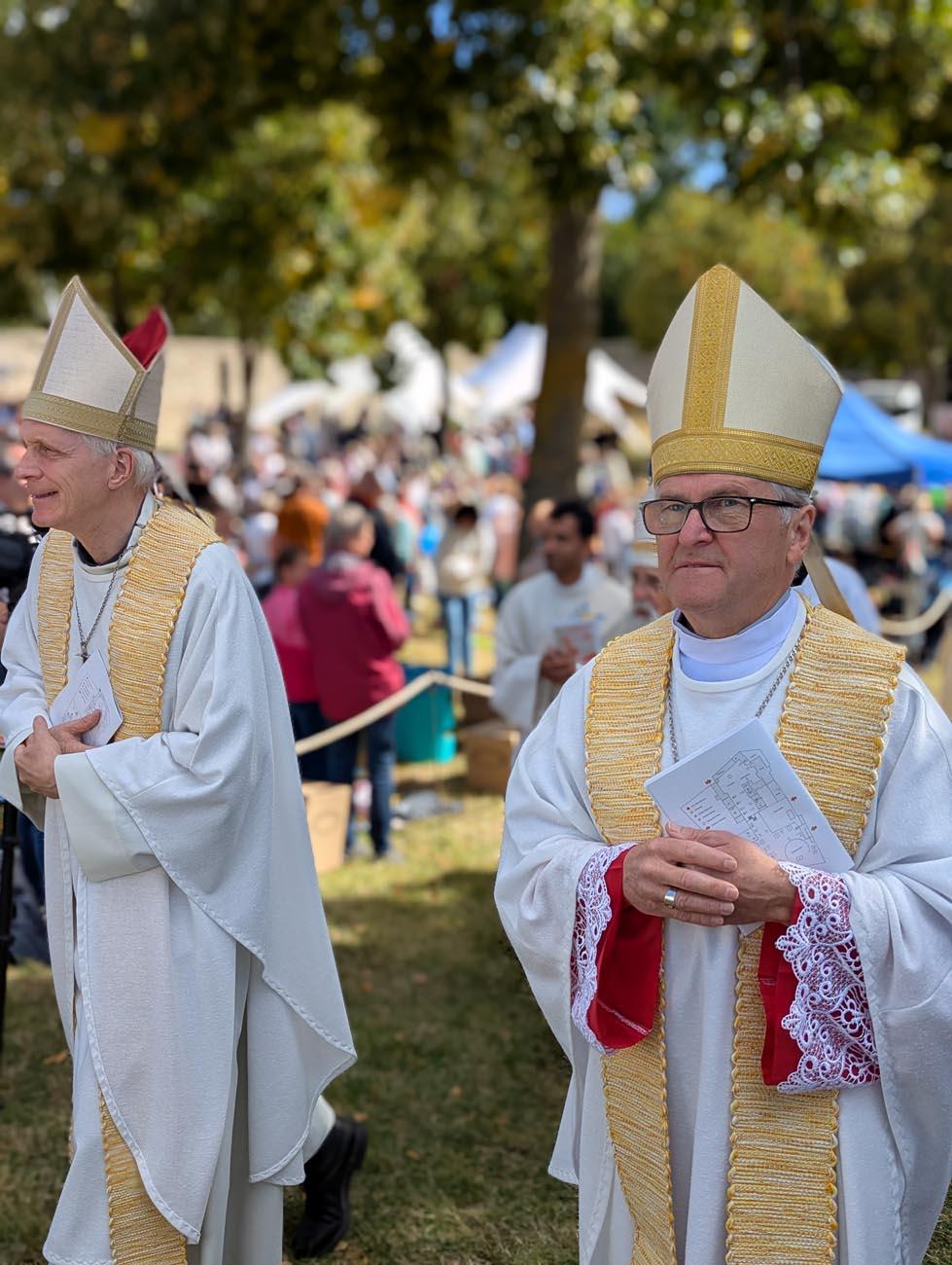 Geistliche bei einem Gottesdienst