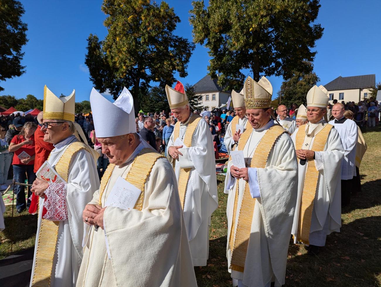 Bischöfe bei einem Gottesdienst