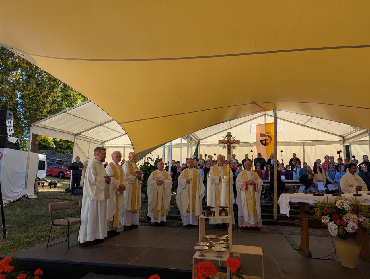 Geistliche bei einem Gottesdienst