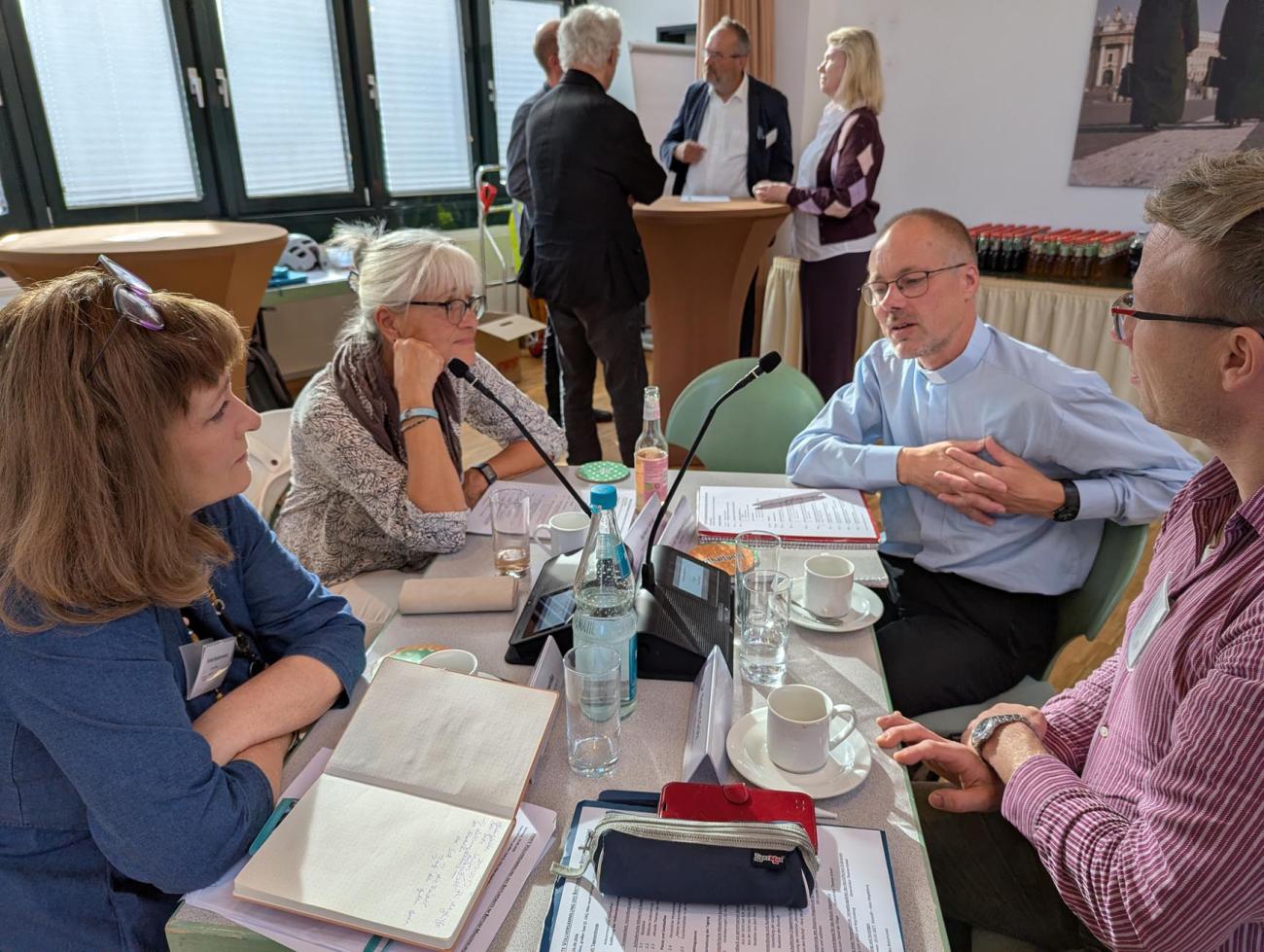 Menschen reden miteinander