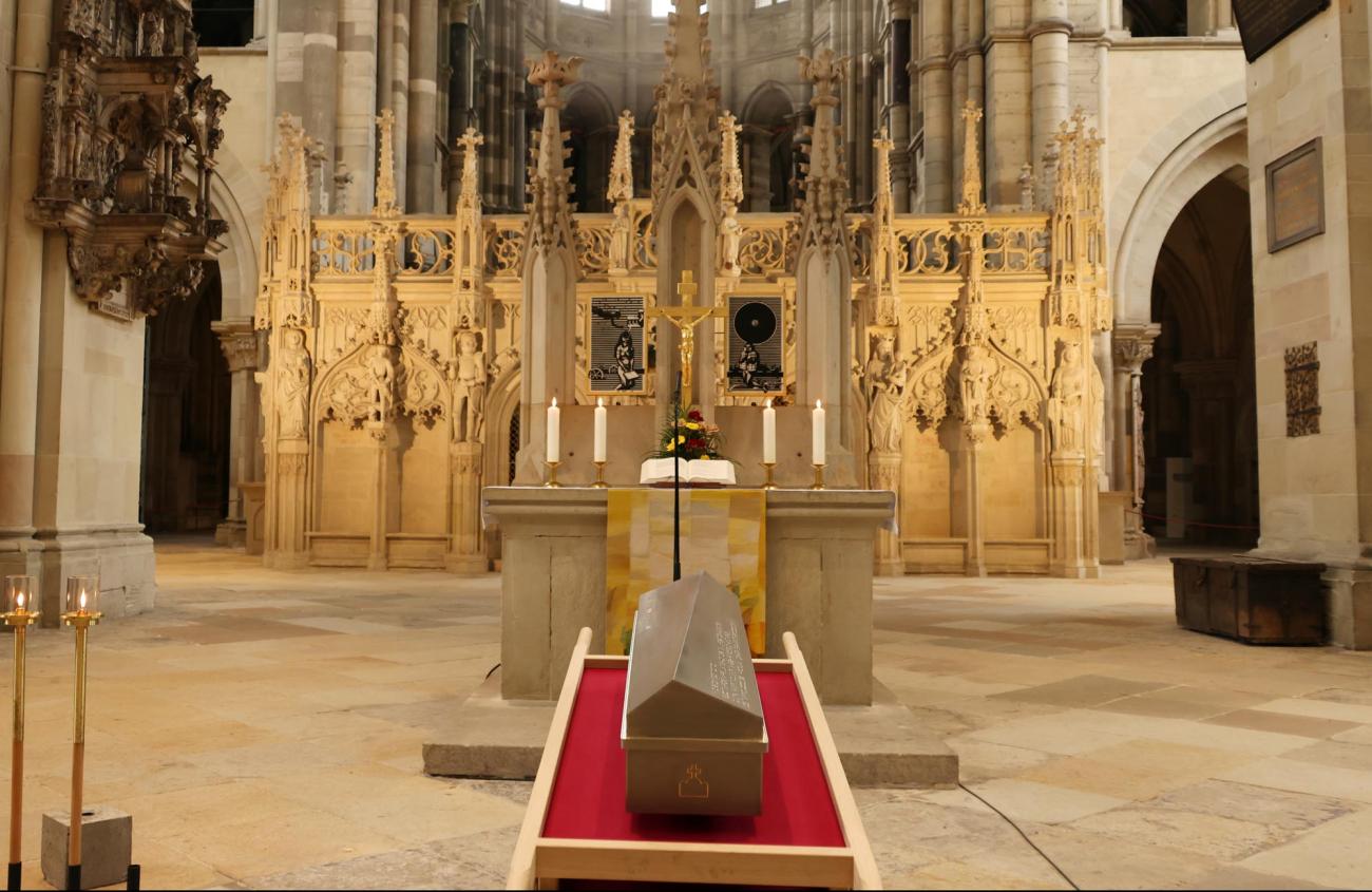 Der Sarg von Kaiser Otto im Magdeburger Dom