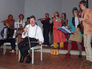 Clown-Orchester in der Laurentiuskirche Halle