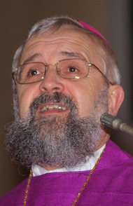 Porträt: Bischof Gerhard Feige predigend