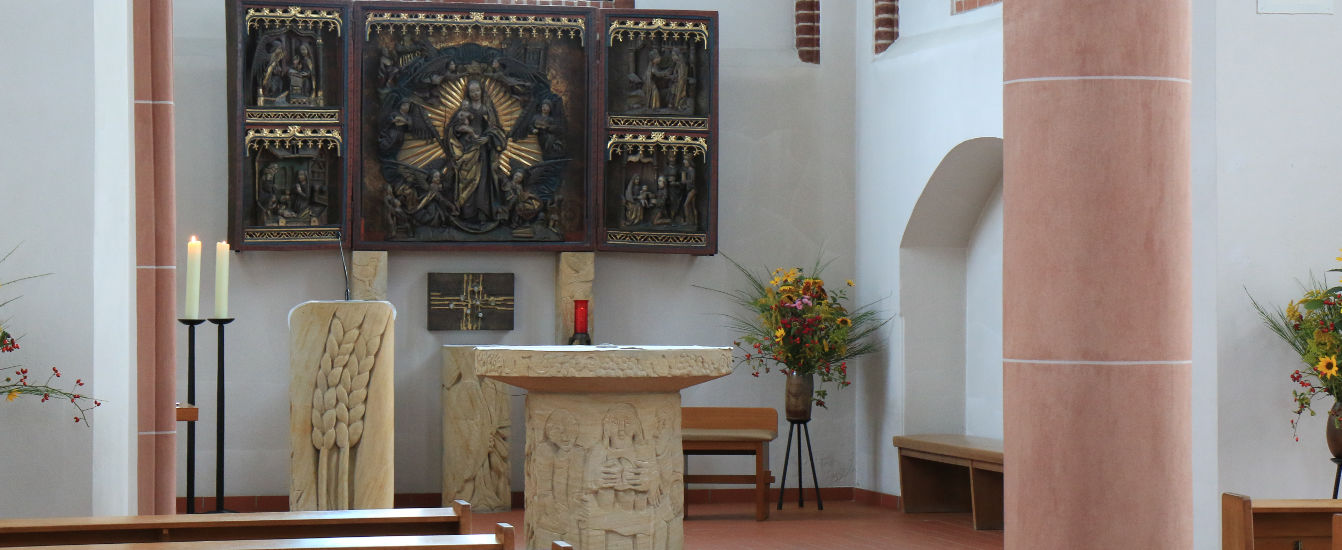 Altarraum der katholischen Kirche in Wittenberg